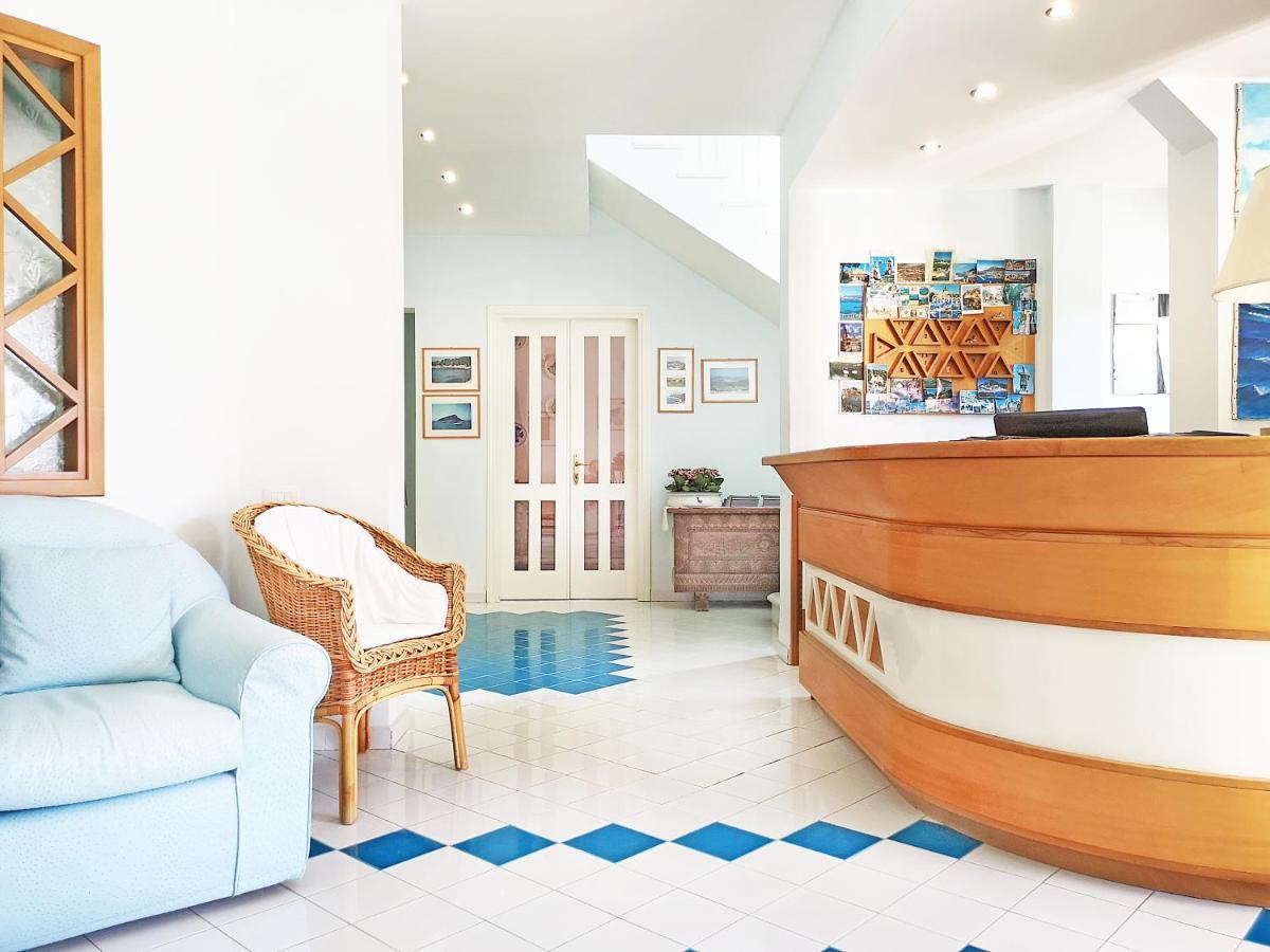 Hotel La Lampara Golfo Aranci Eksteriør billede